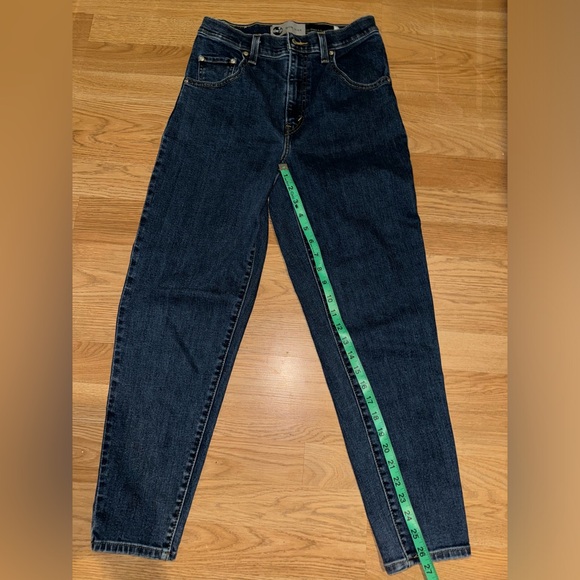 Levi’s High Waisted Mom Jeans - Picture 6 of 12